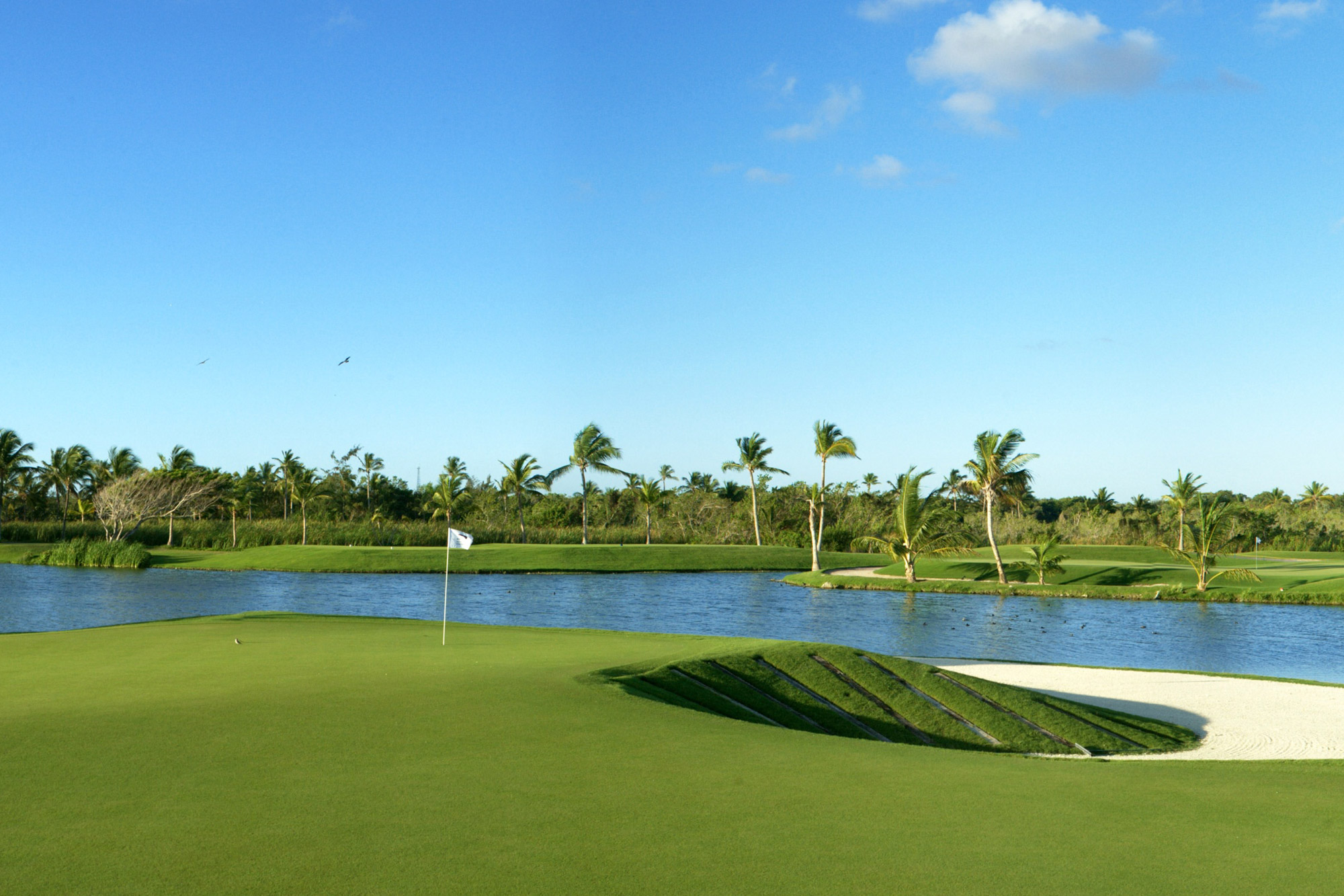 Barcelo The Lakes, Punta Cana, Golf course information and reviews.